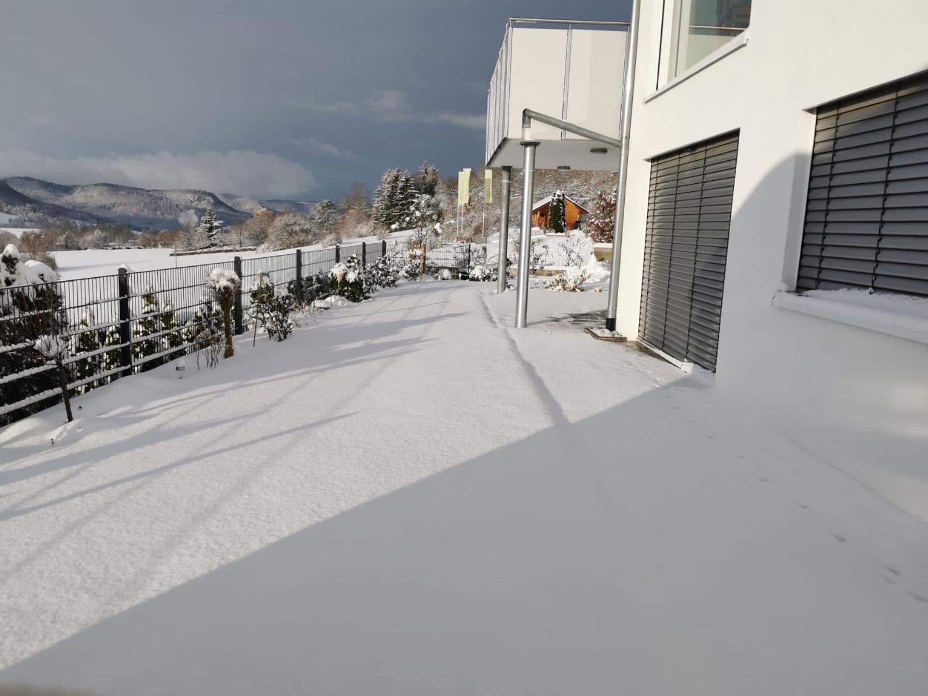 Atemberaubender Ausblick Mit Premium-Wanderwegen Vor Der Haustuer Apartment Албщат Екстериор снимка