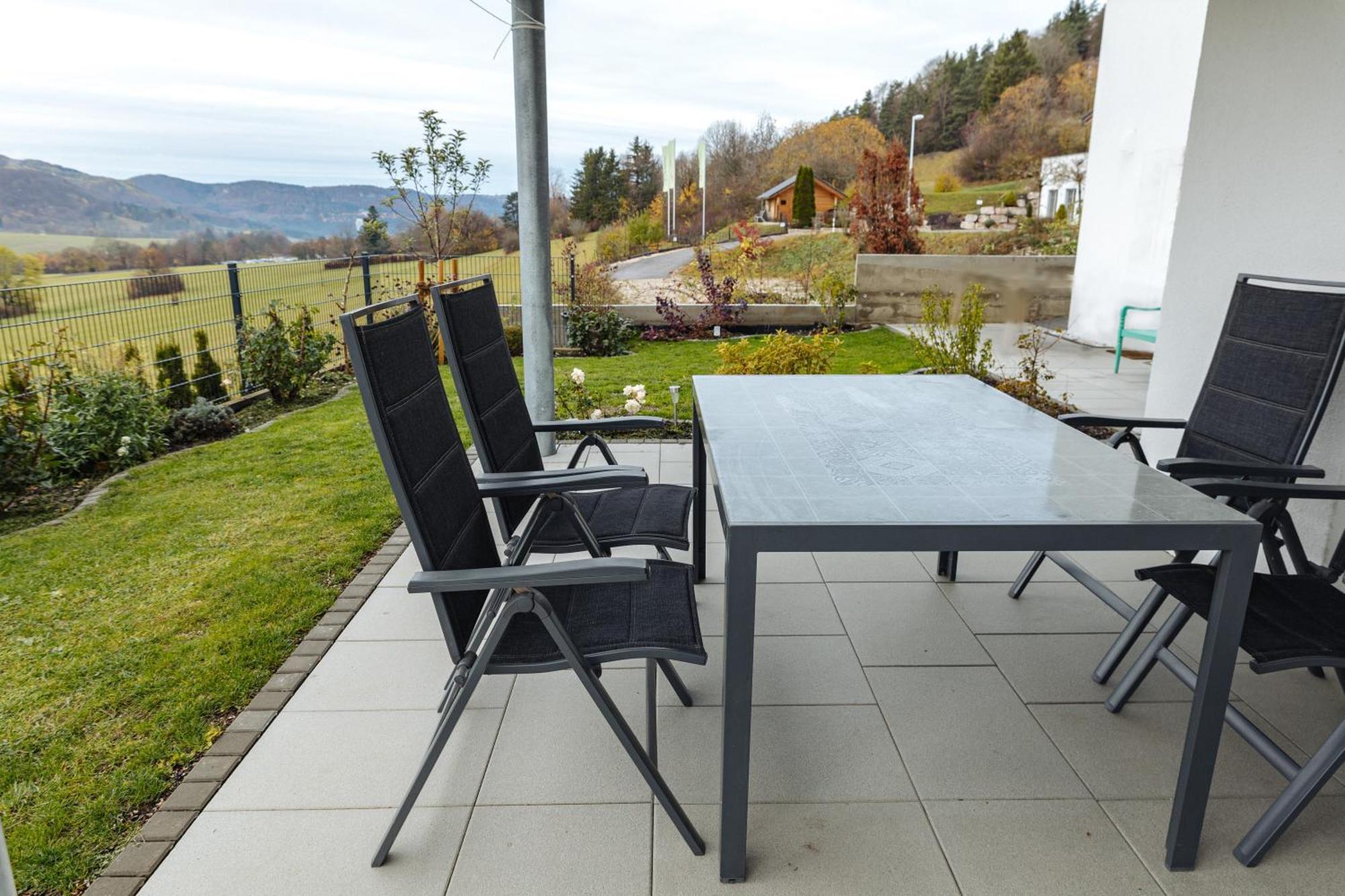 Atemberaubender Ausblick Mit Premium-Wanderwegen Vor Der Haustuer Apartment Албщат Екстериор снимка